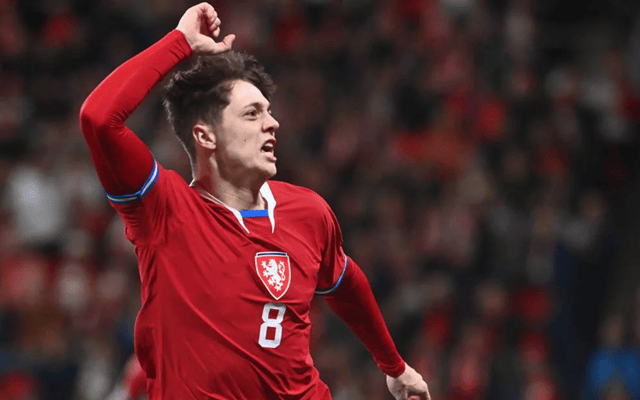 关于捷克队在比赛中经过激烈角逐，最终获得胜利的信息