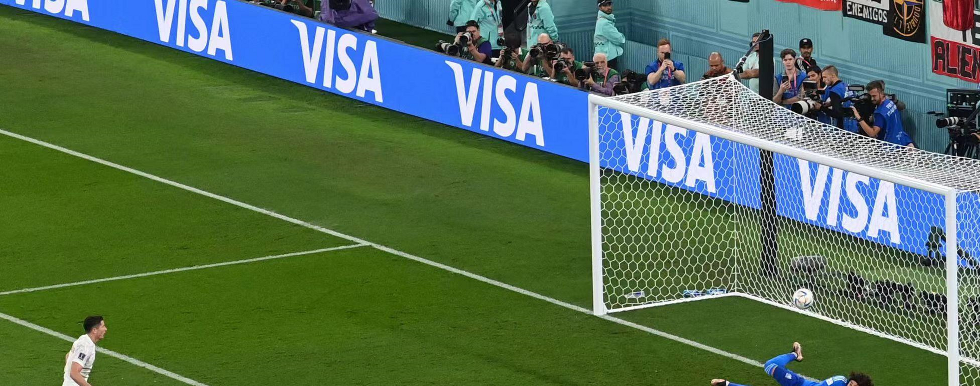 波兰队在比赛中实现逆转，晋级下一轮